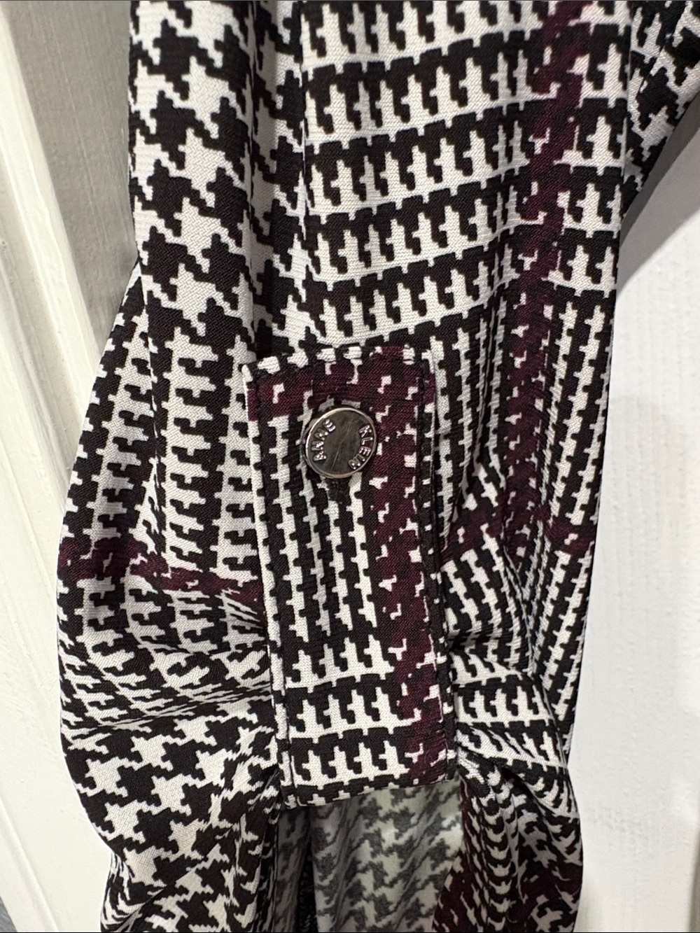 Anne Klein Black & White with a hint of Purple Blouse - Picture 2 of 6
